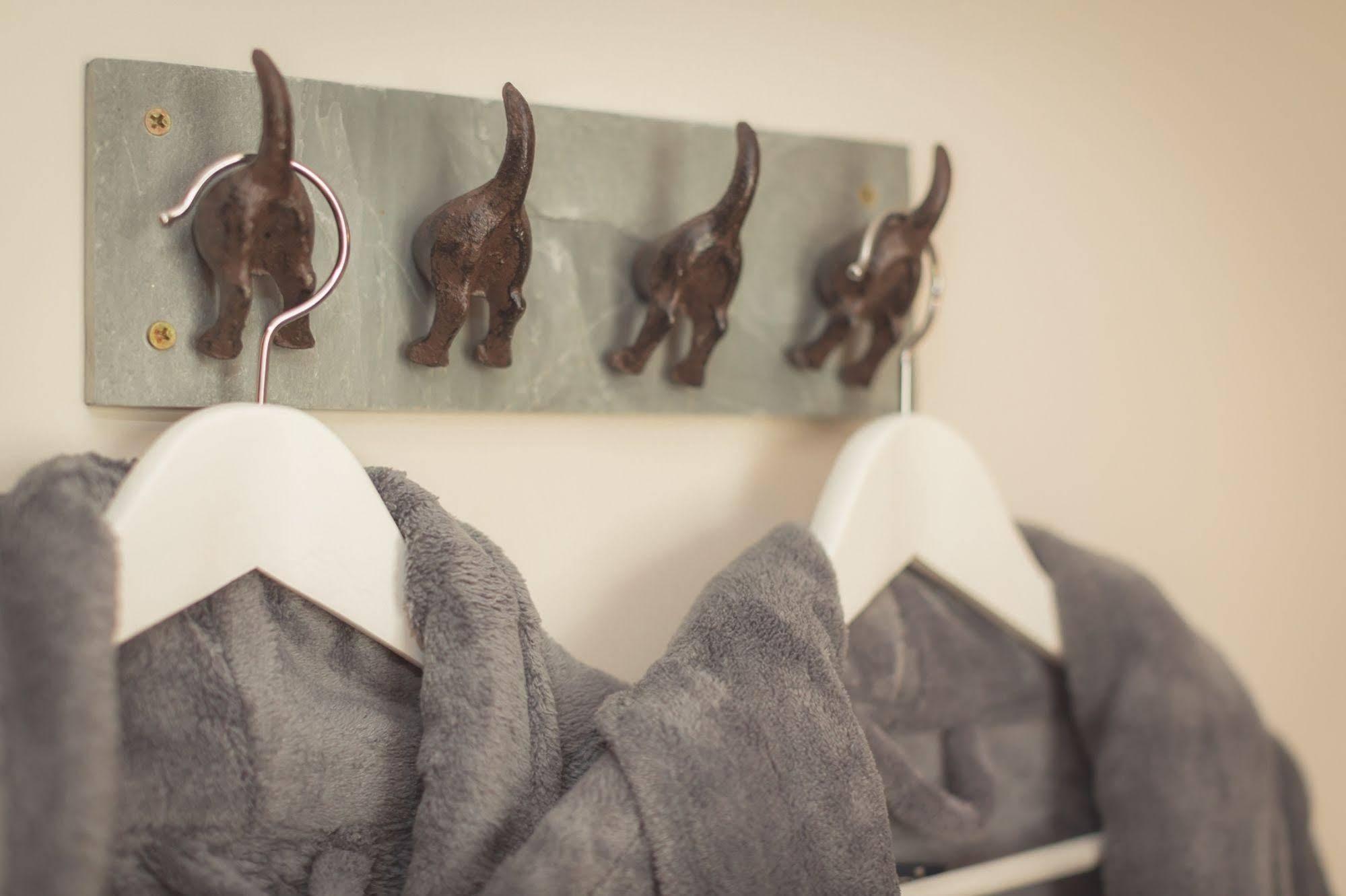 The Bower Inn Бриджвота Экстерьер фото A coat rack