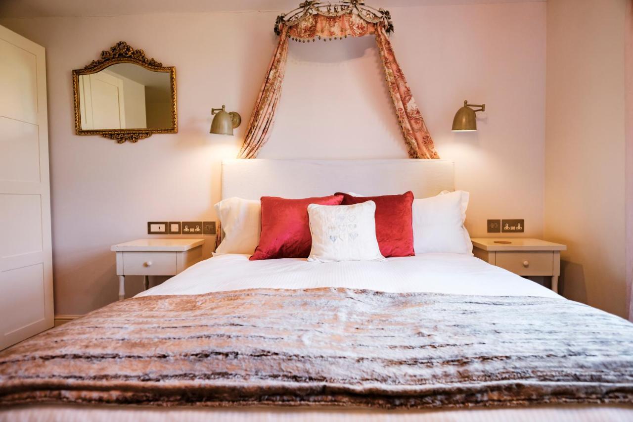 The Bower Inn Бриджвота Экстерьер фото A bedroom at the hotel