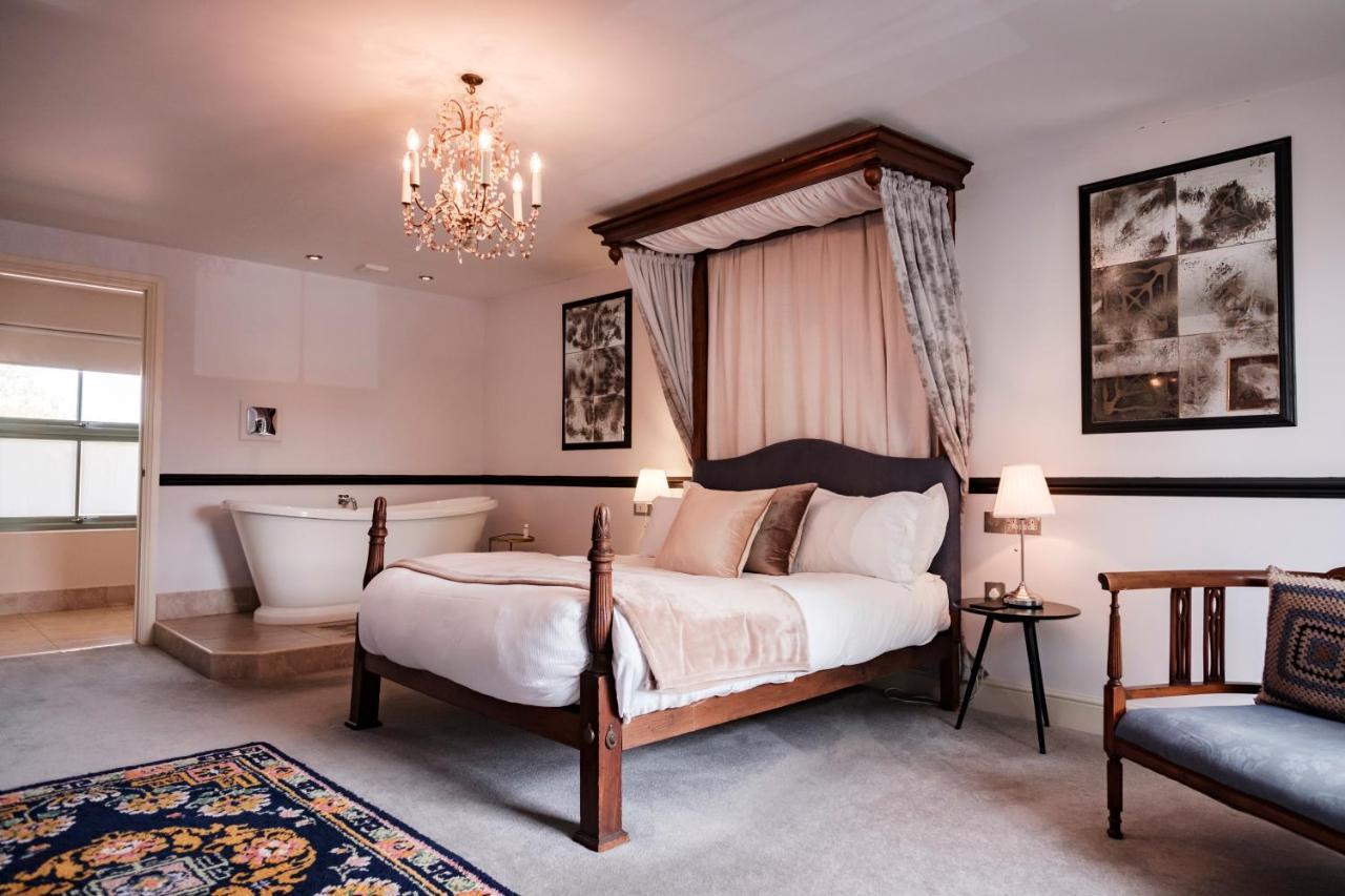 The Bower Inn Бриджвота Экстерьер фото A room at the hotel